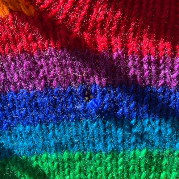 LARGE RAINBOW 🌈 🧶 KNIT PULL OVER - Picture 2 of 7